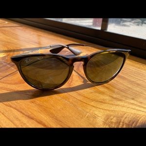 Women’s Ray-Ban sunglasses